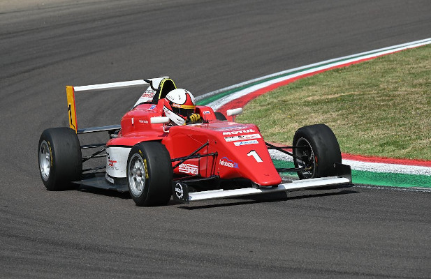Auf der Rennstrecke Formel 4 Patrick Schober