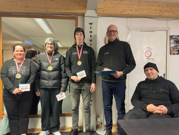 Preview: Siegerehrung der Ice & Snow Experience mit Medaillen und Urkunden